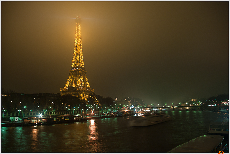 La Tour Eiffeil illuminée - Illuminations de Pierre Bideau ( _IGP9540 )