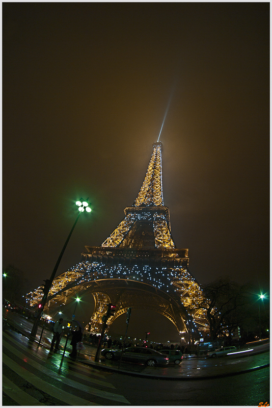 La Tour Eiffeil illuminée - Illuminations de Pierre Bideau ( _IGP9584 )
