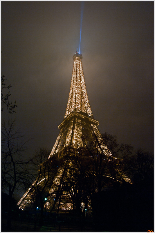 La Tour Eiffeil illuminée - Illuminations de Pierre Bideau ( _IGP9586 )