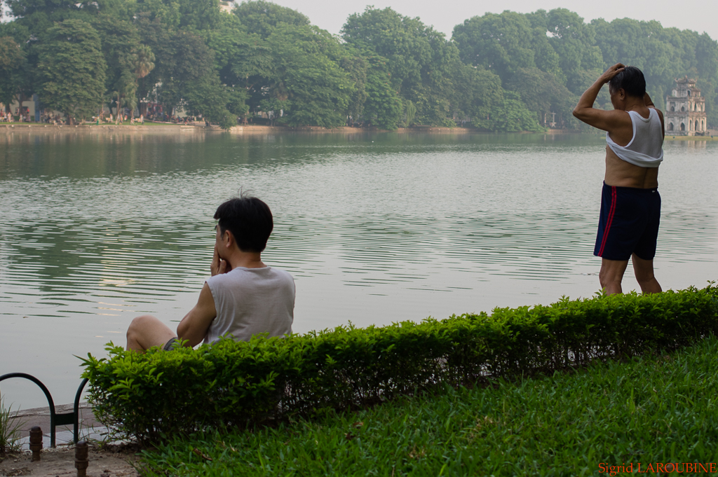 Entrainement au lac de l'épée restituée. Hồ Hoàn Kiếm. ( _IMG4723 )