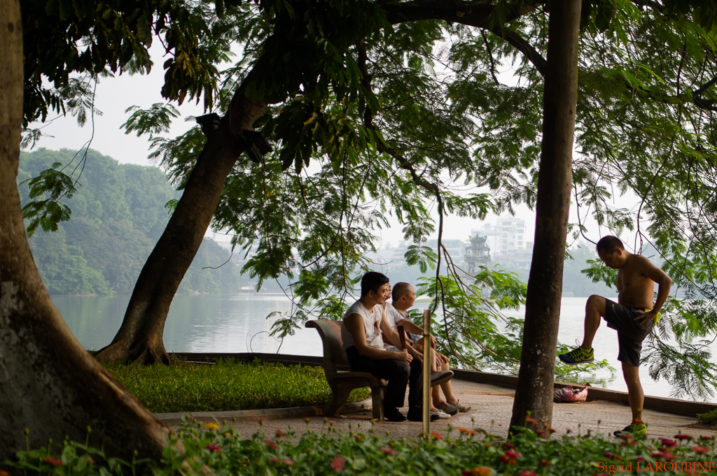 Entrainement au lac de l'épée restituée. Hồ Hoàn Kiếm. ( _IMG4726 )