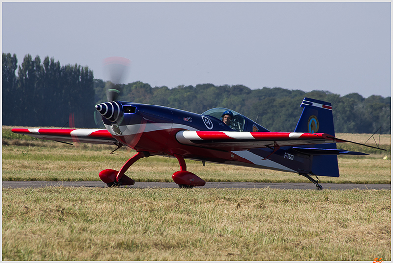 Extra 330 - Armée de l'air Capt Rylay ( _IGP6324 )