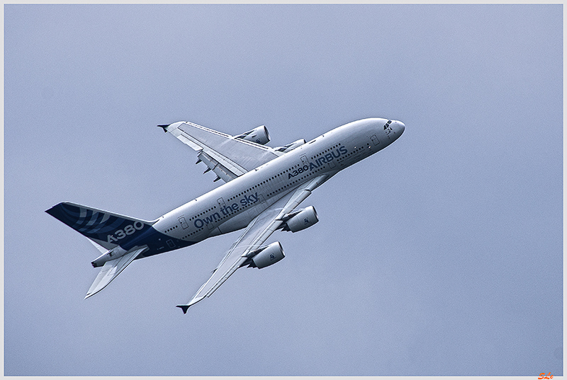 A 380 - AIRBUS ( _IGP9094 )