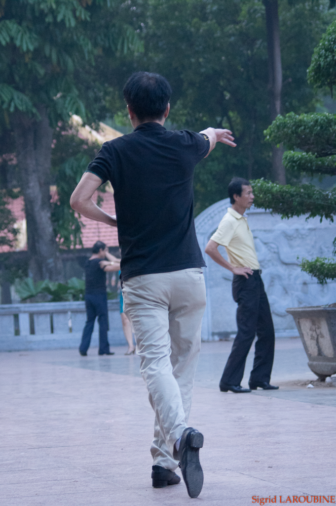 Entrainement au lac de l'épée restituée. Hồ Hoàn Kiếm. ( _IMG4685 )